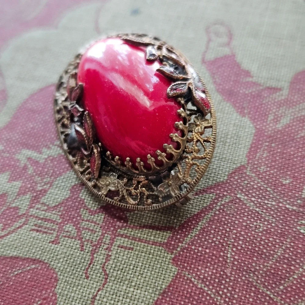 Antique Chech Gklass Red Oval Brooch Gold Tone Filigree Floral Leaf Enamel Pin